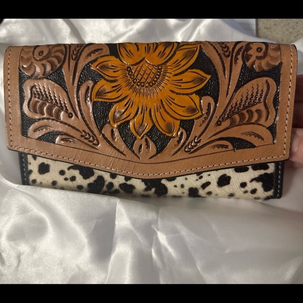 Brand new Hand-Tooled Floral Leather Wallet in Tan, Black & White